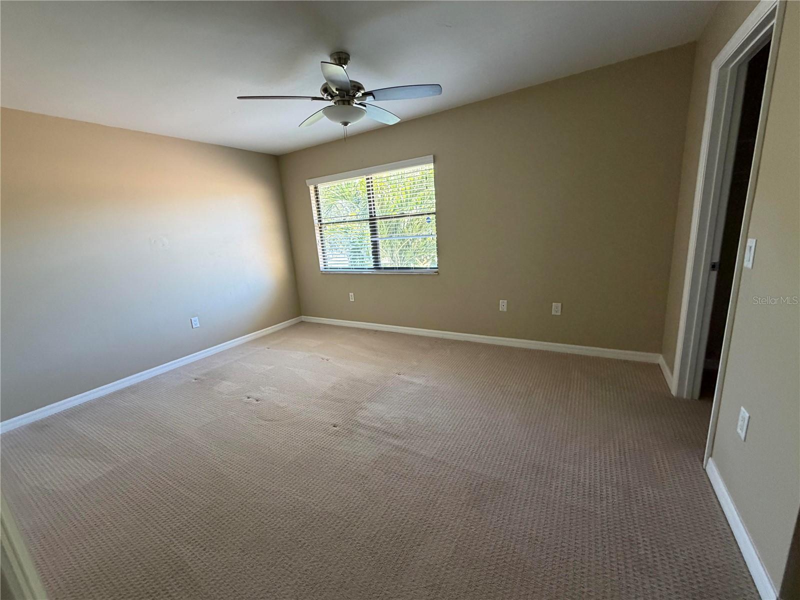 FIVE LAKES 1 & 1C - Residential Lease