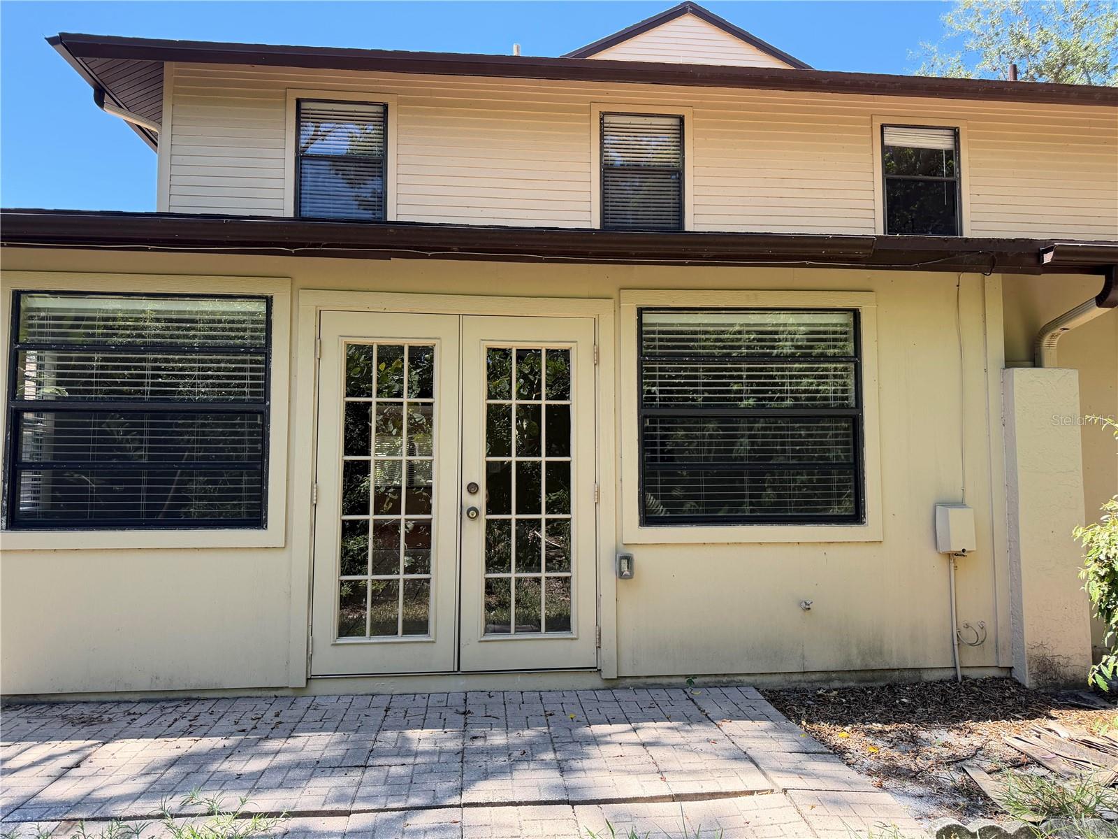 FIVE LAKES 1 & 1C - Residential Lease