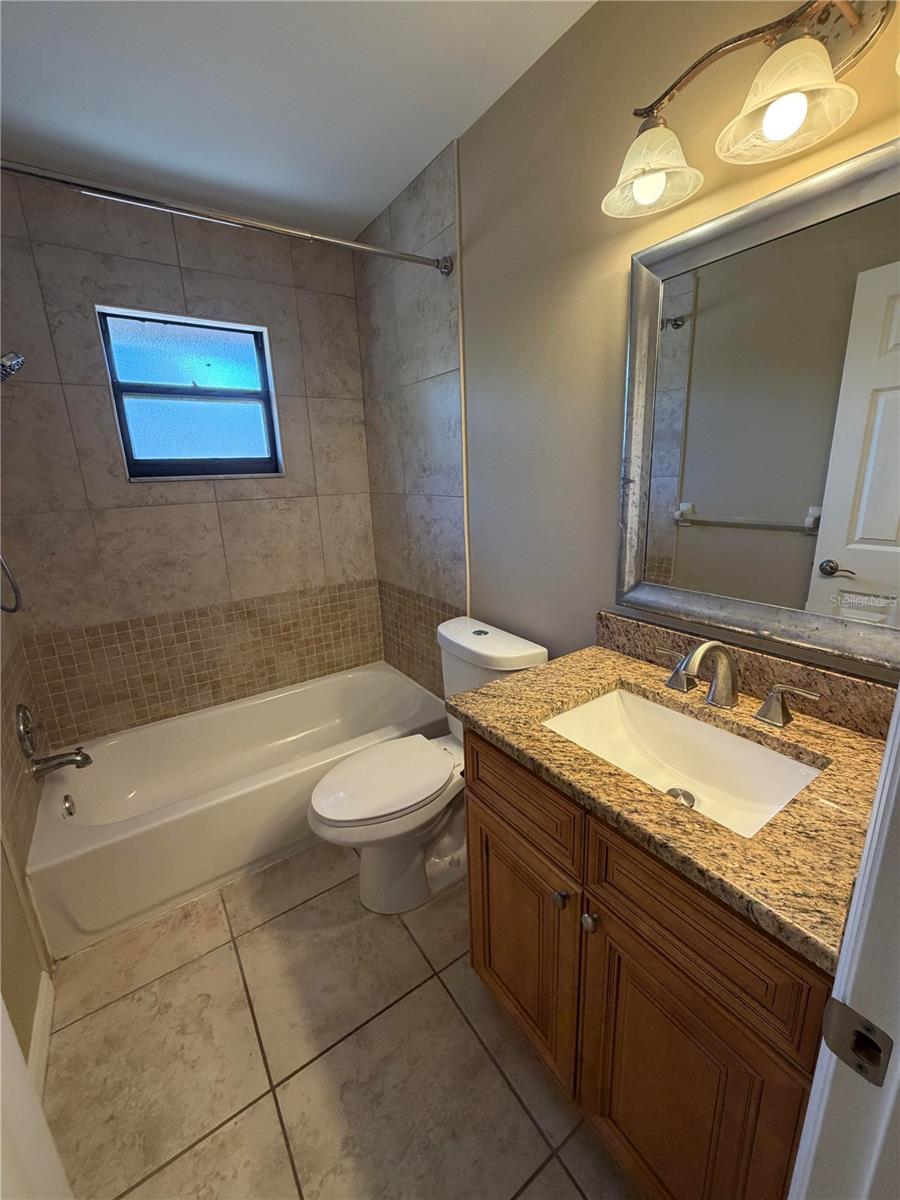 FIVE LAKES 1 & 1C - Residential Lease