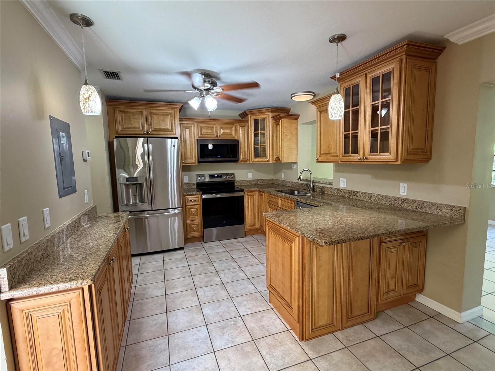 FIVE LAKES 1 & 1C - Residential Lease