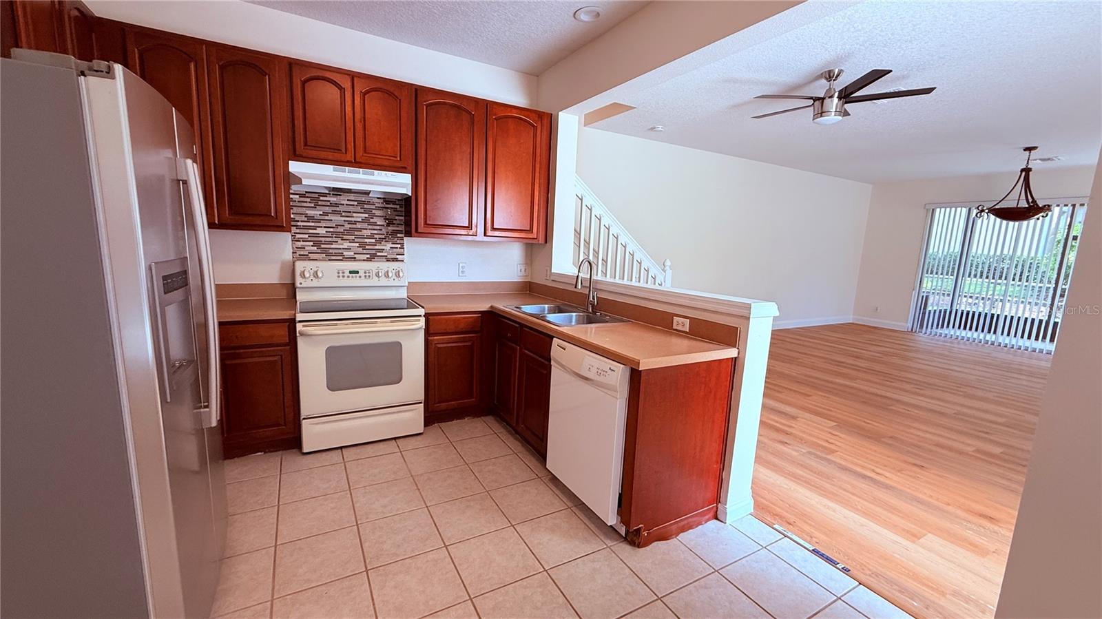 VISTAS AT LAKE HOWELL - Residential Lease