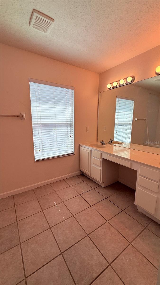 VISTAS AT LAKE HOWELL - Residential Lease