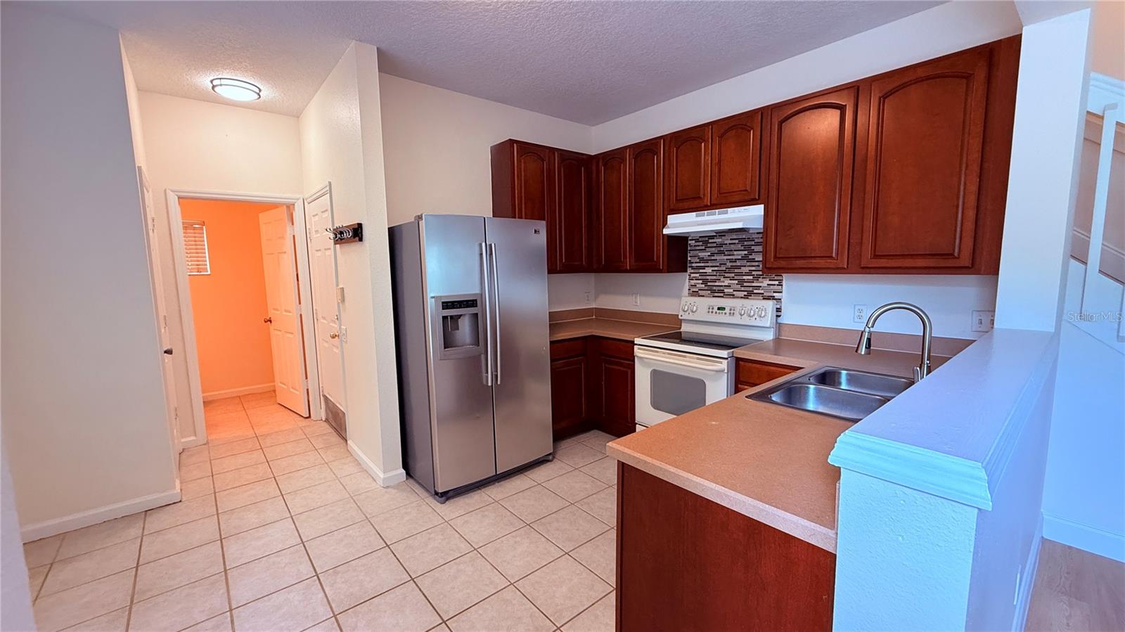 VISTAS AT LAKE HOWELL - Residential Lease