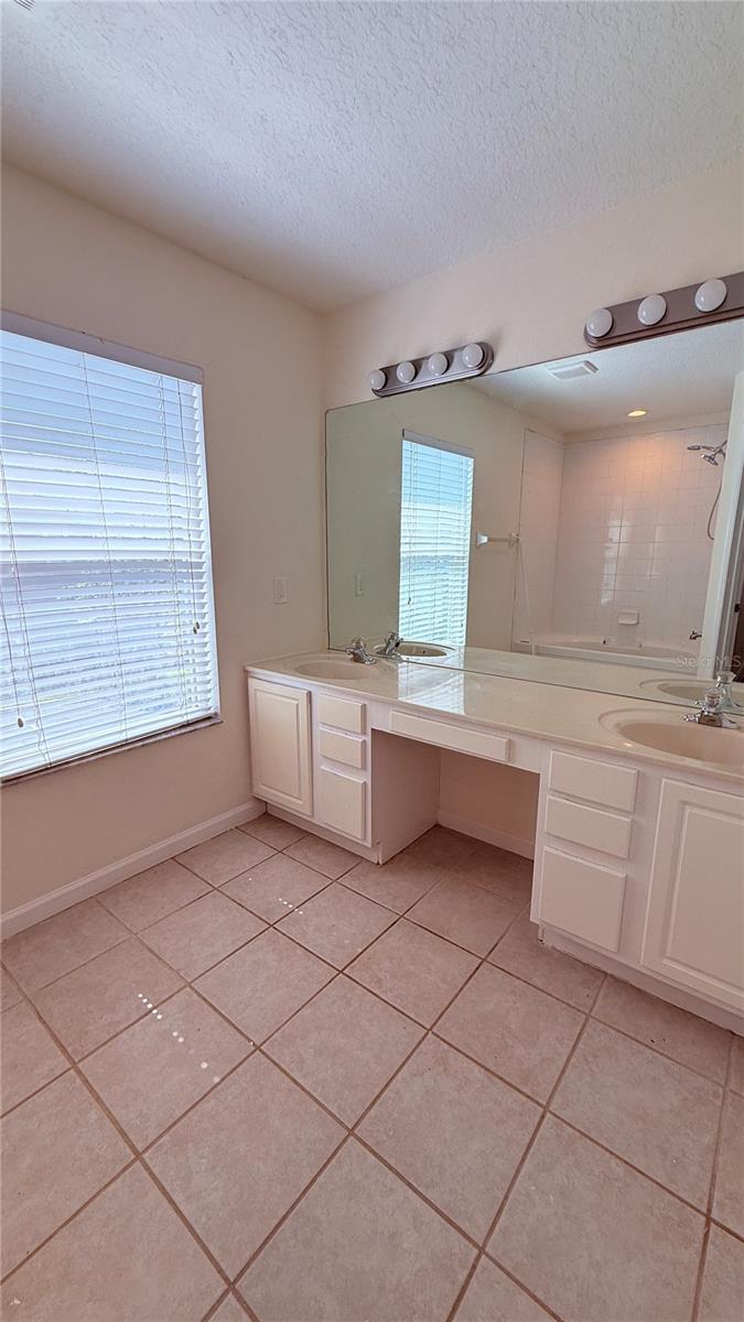 VISTAS AT LAKE HOWELL - Residential Lease