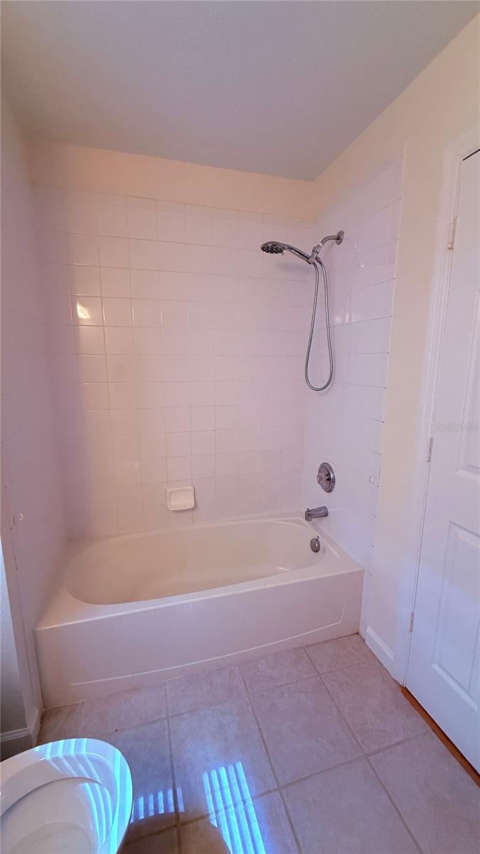 VISTAS AT LAKE HOWELL - Residential Lease
