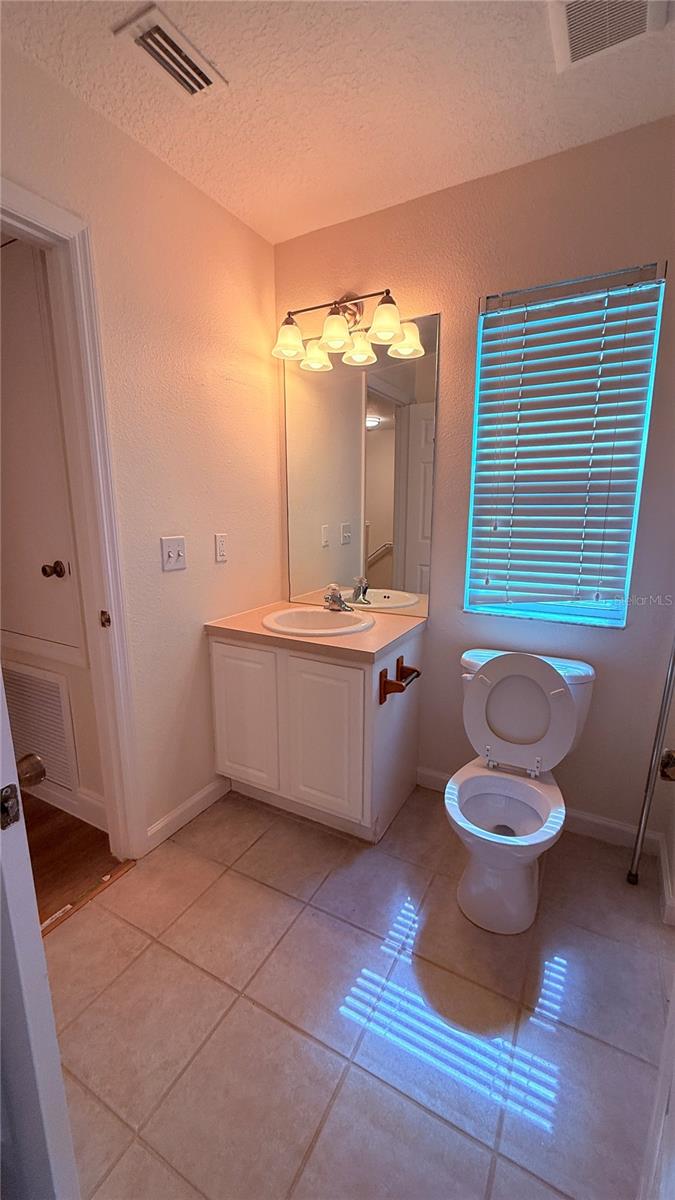 VISTAS AT LAKE HOWELL - Residential Lease