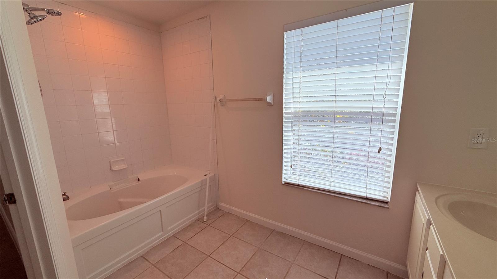 VISTAS AT LAKE HOWELL - Residential Lease