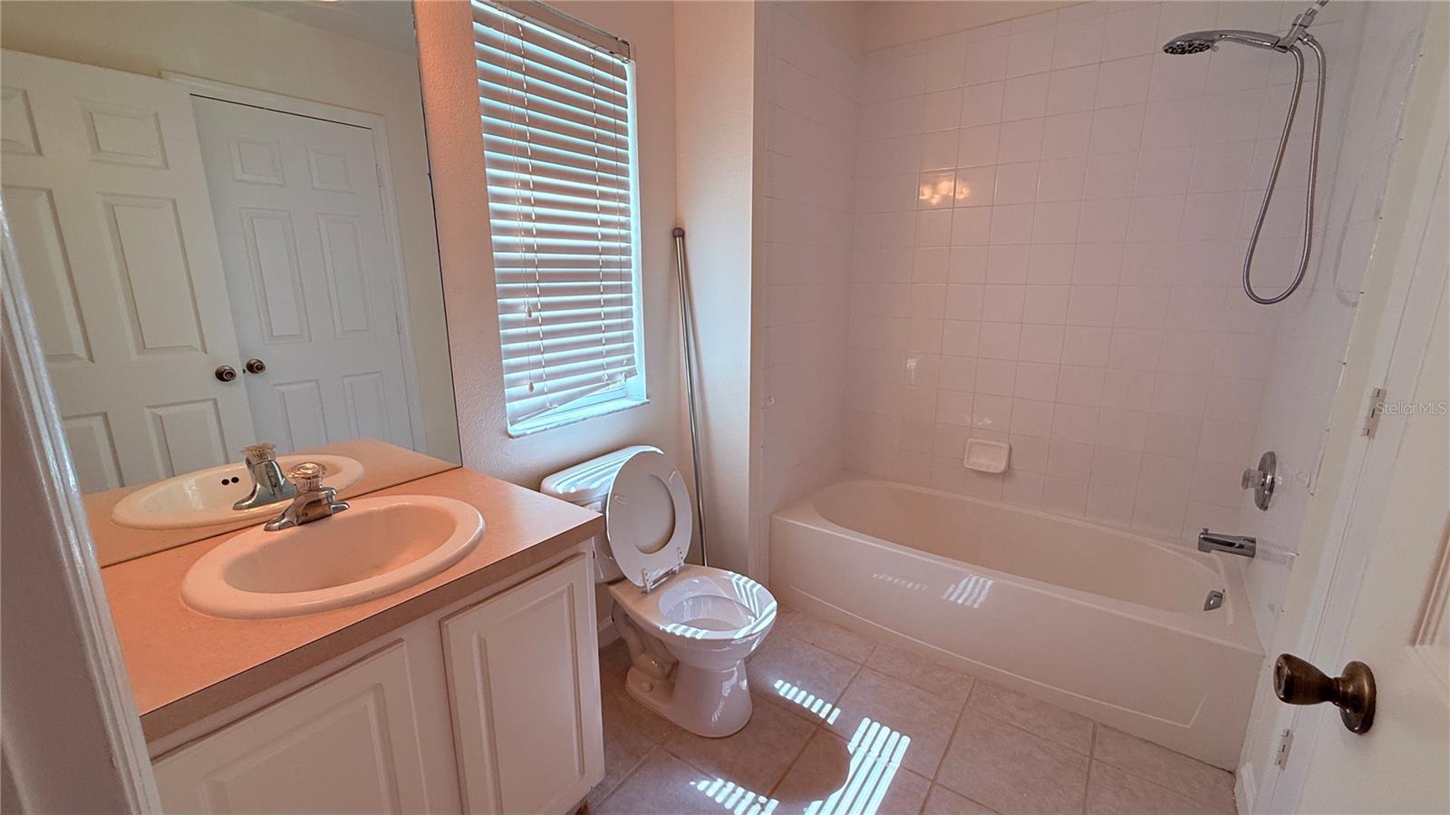 VISTAS AT LAKE HOWELL - Residential Lease