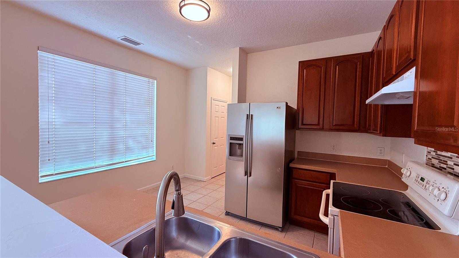 VISTAS AT LAKE HOWELL - Residential Lease