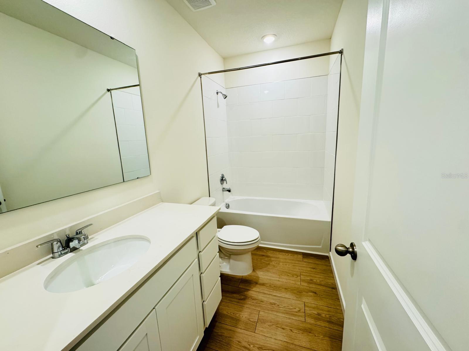 NONA WEST TWNHMS - Residential Lease