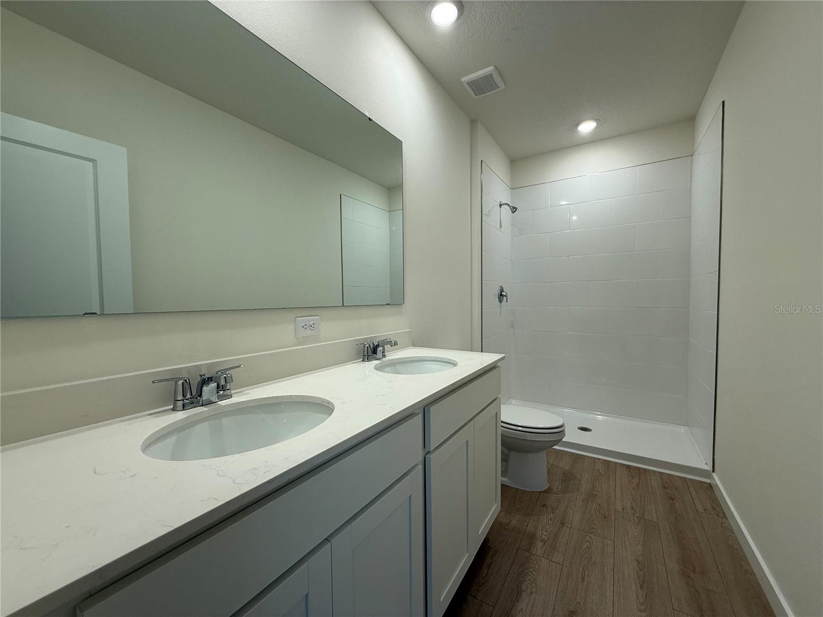 NONA WEST TWNHMS - Residential Lease