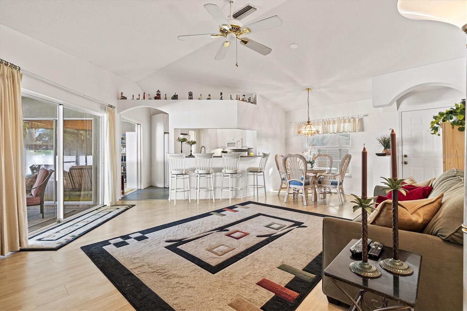 GROVELAND - Residential