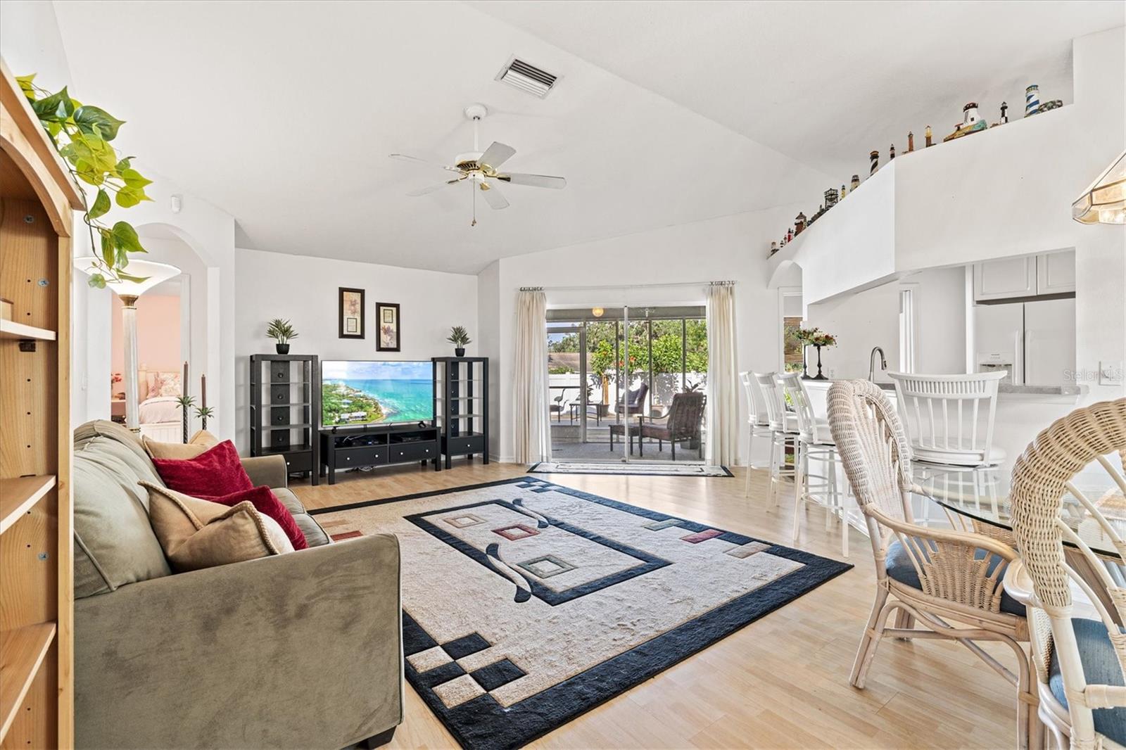 GROVELAND - Residential