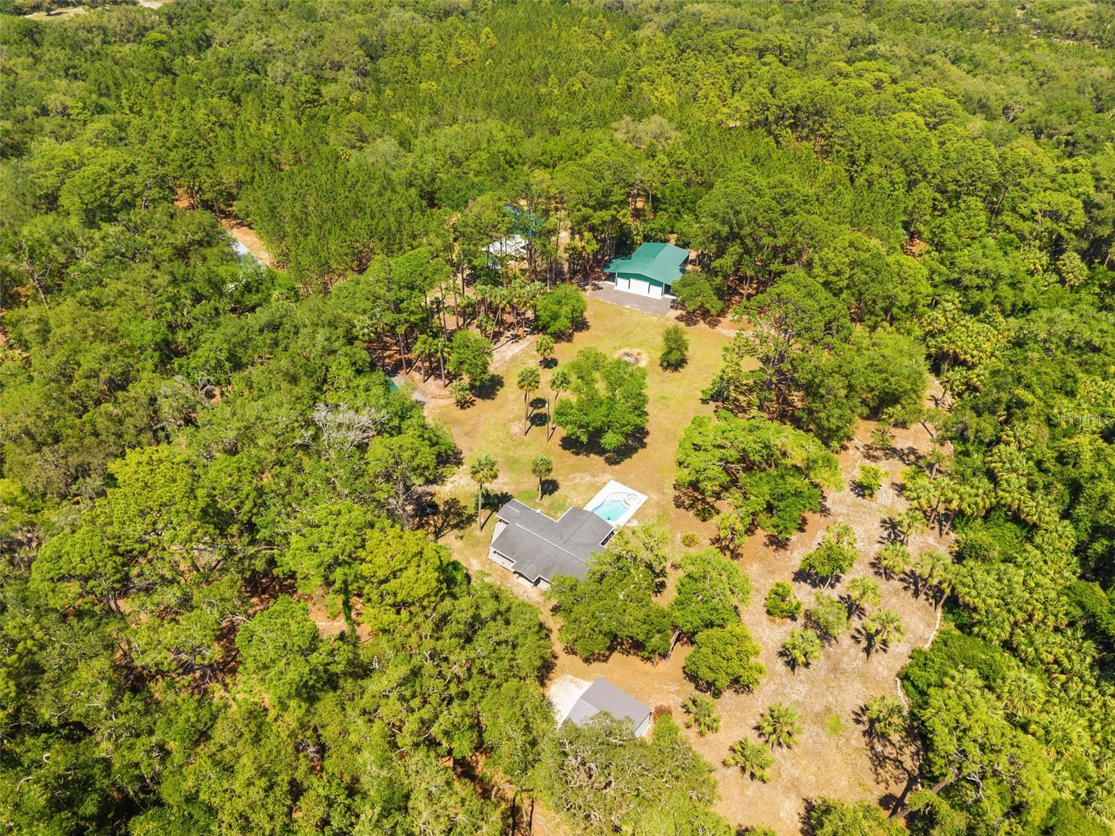 CRYSTAL MANOR - Residential