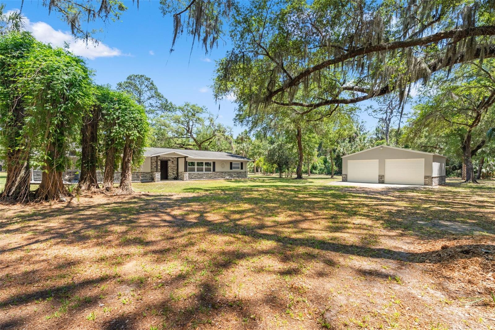 CRYSTAL MANOR - Residential