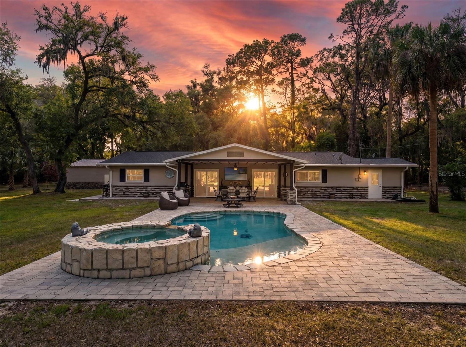 CRYSTAL MANOR - Residential