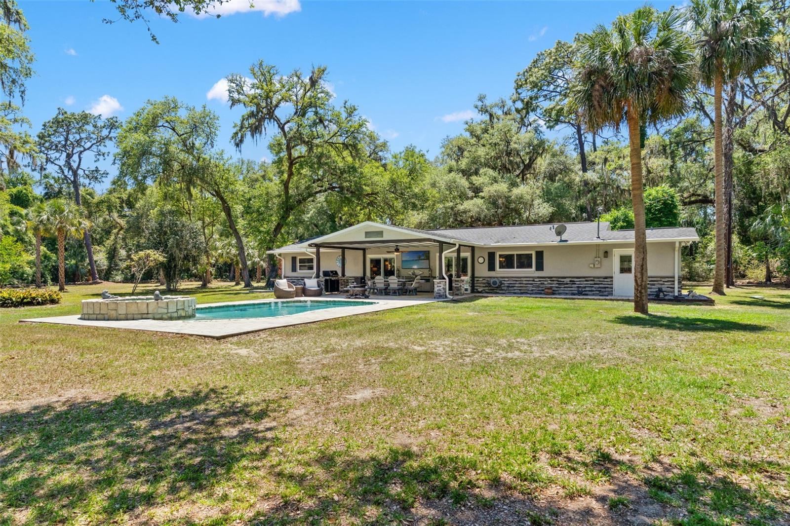 CRYSTAL MANOR - Residential