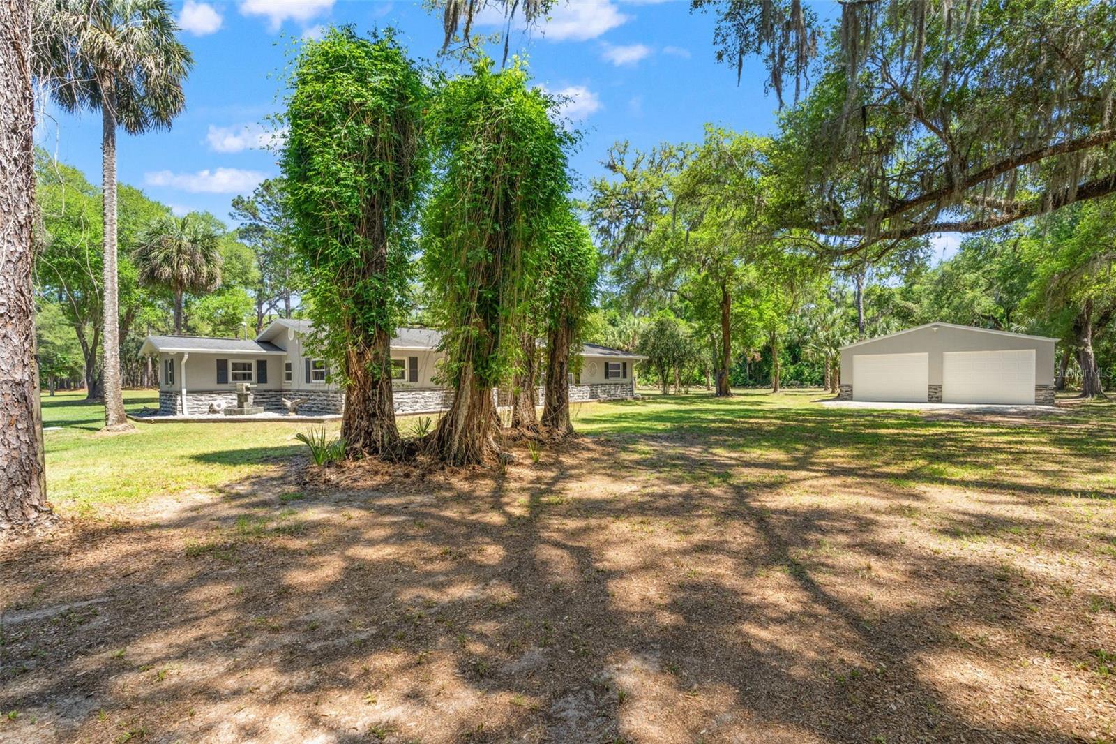 CRYSTAL MANOR - Residential