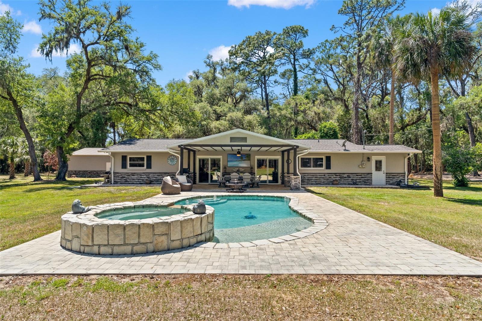 CRYSTAL MANOR - Residential