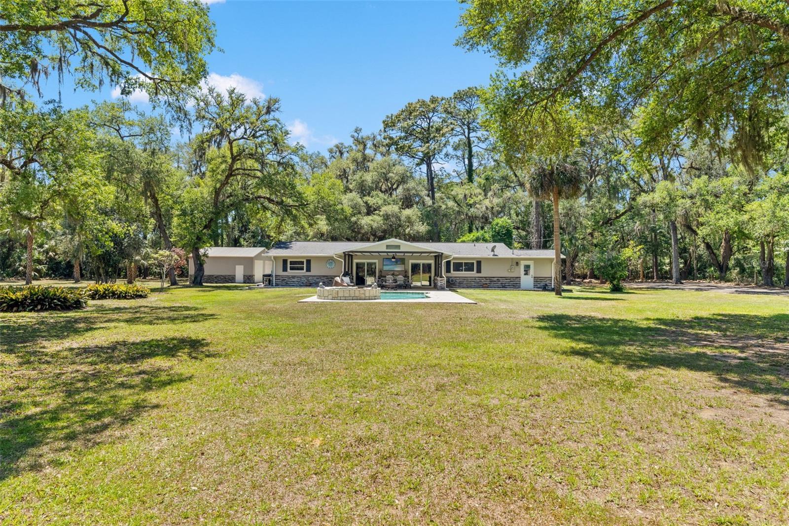 CRYSTAL MANOR - Residential