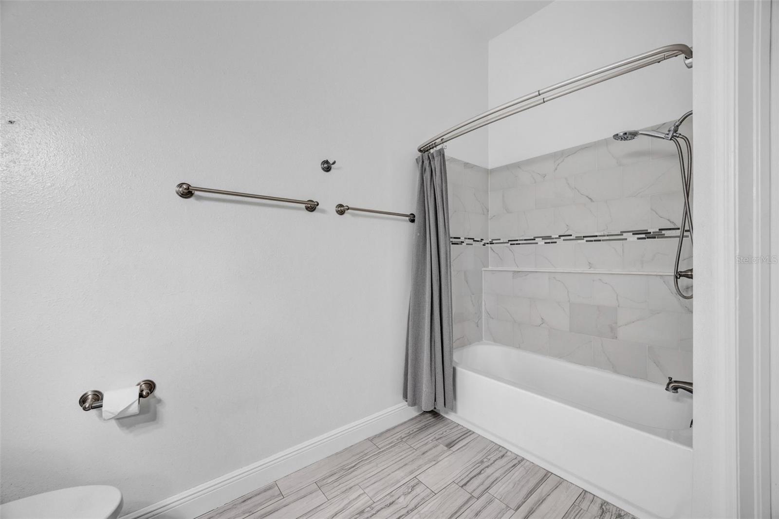 BAYSIDE KEY PH I - Residential Lease