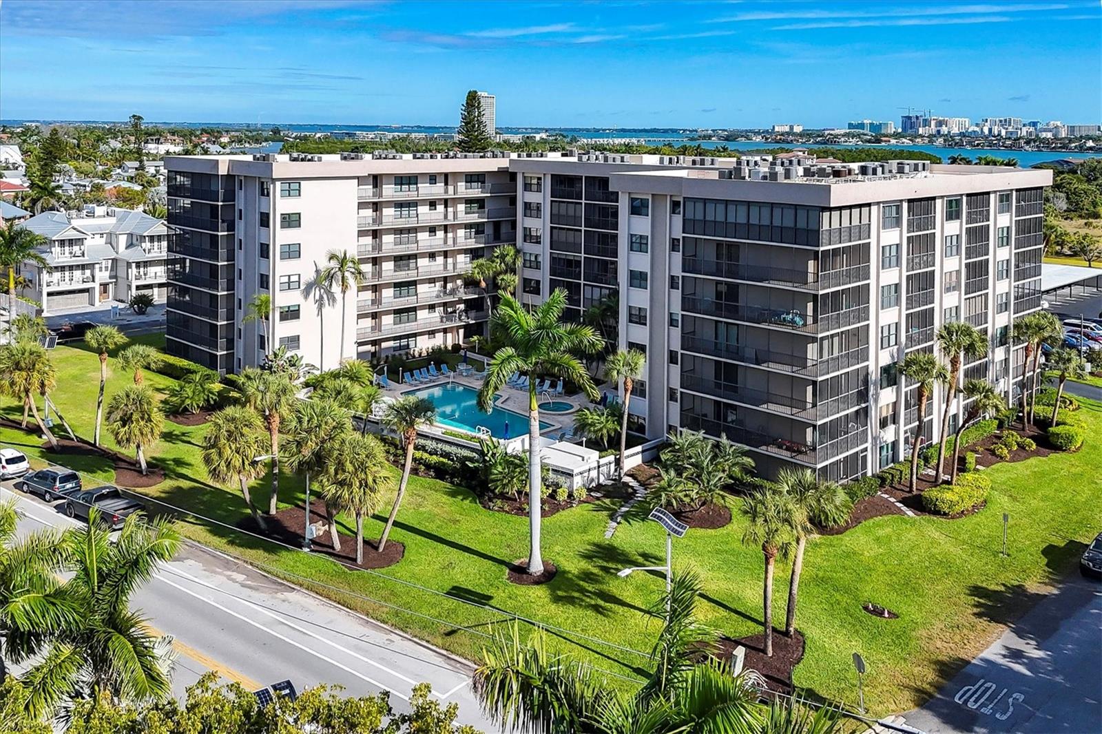 LIDO TOWERS - Residential