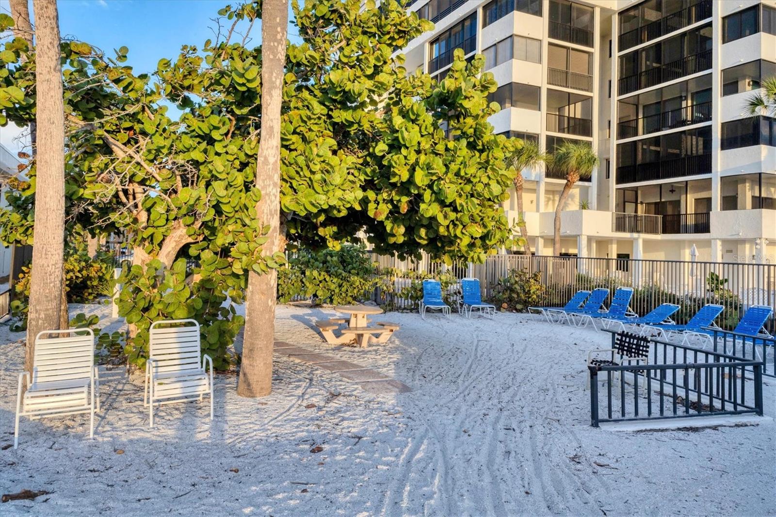LIDO TOWERS - Residential