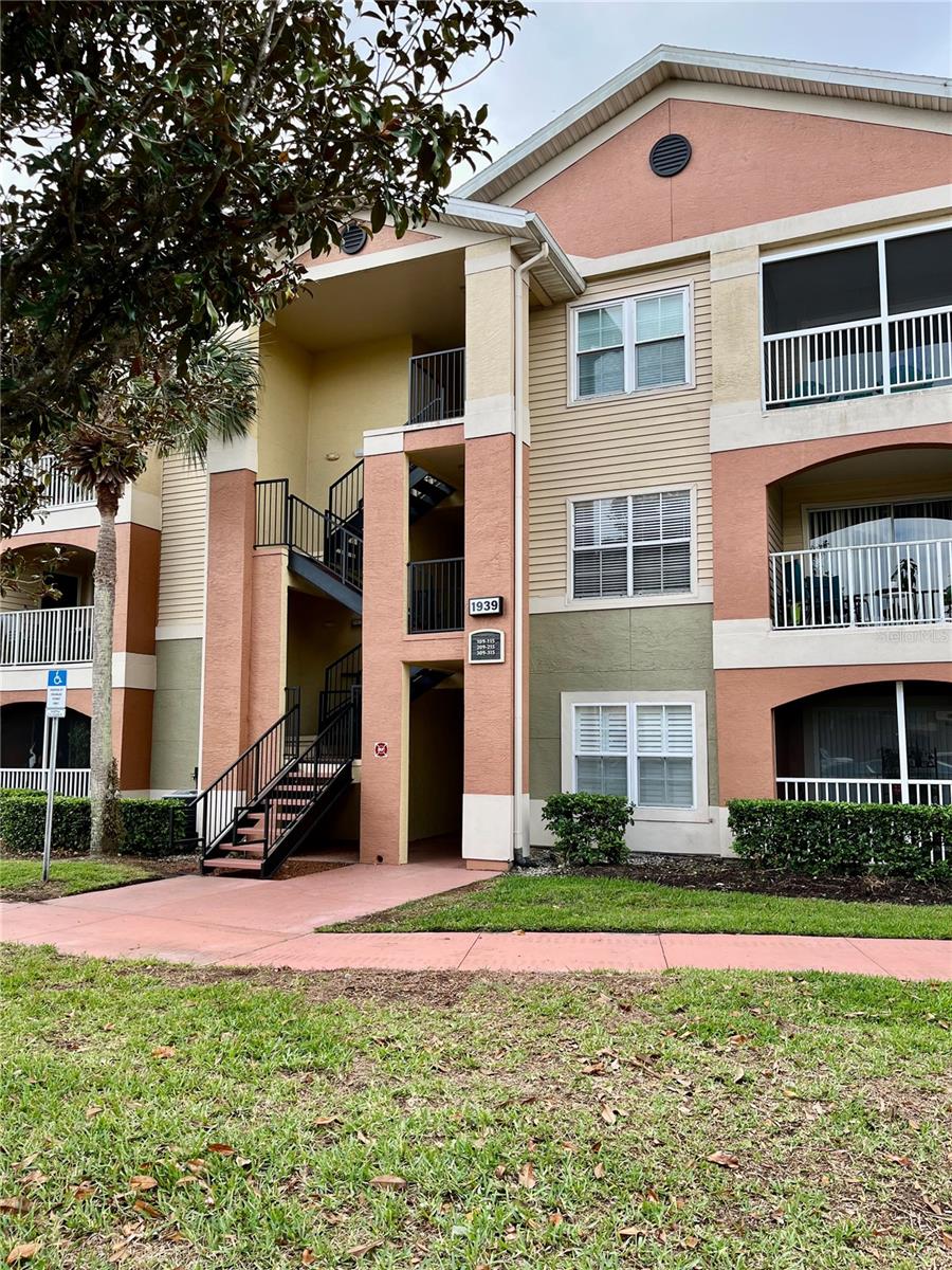 VILLAS AT LAKESIDE CONDO - Residential