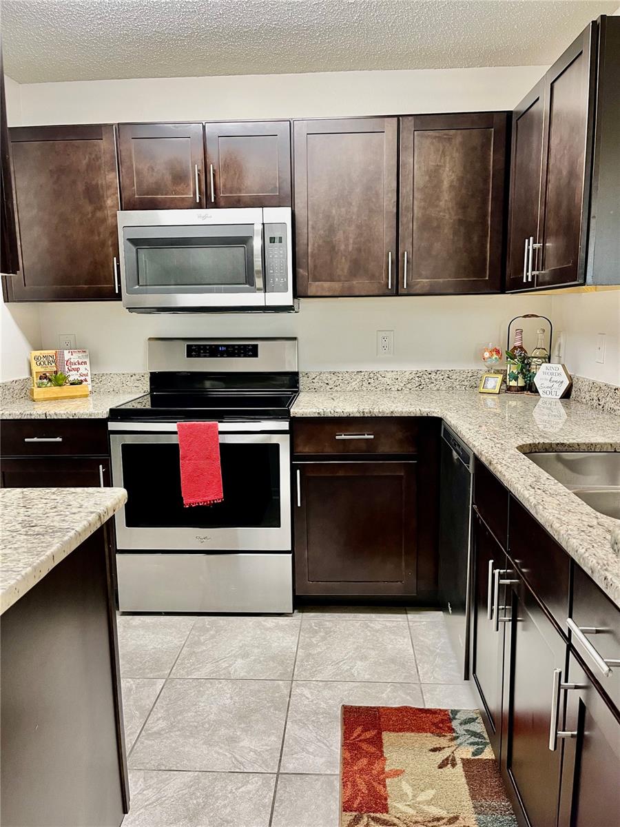VILLAS AT LAKESIDE CONDO - Residential
