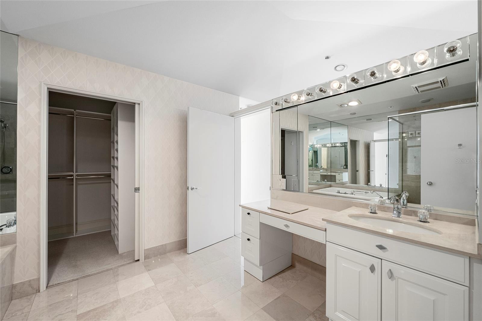 GRAND BAY 1 - Residential