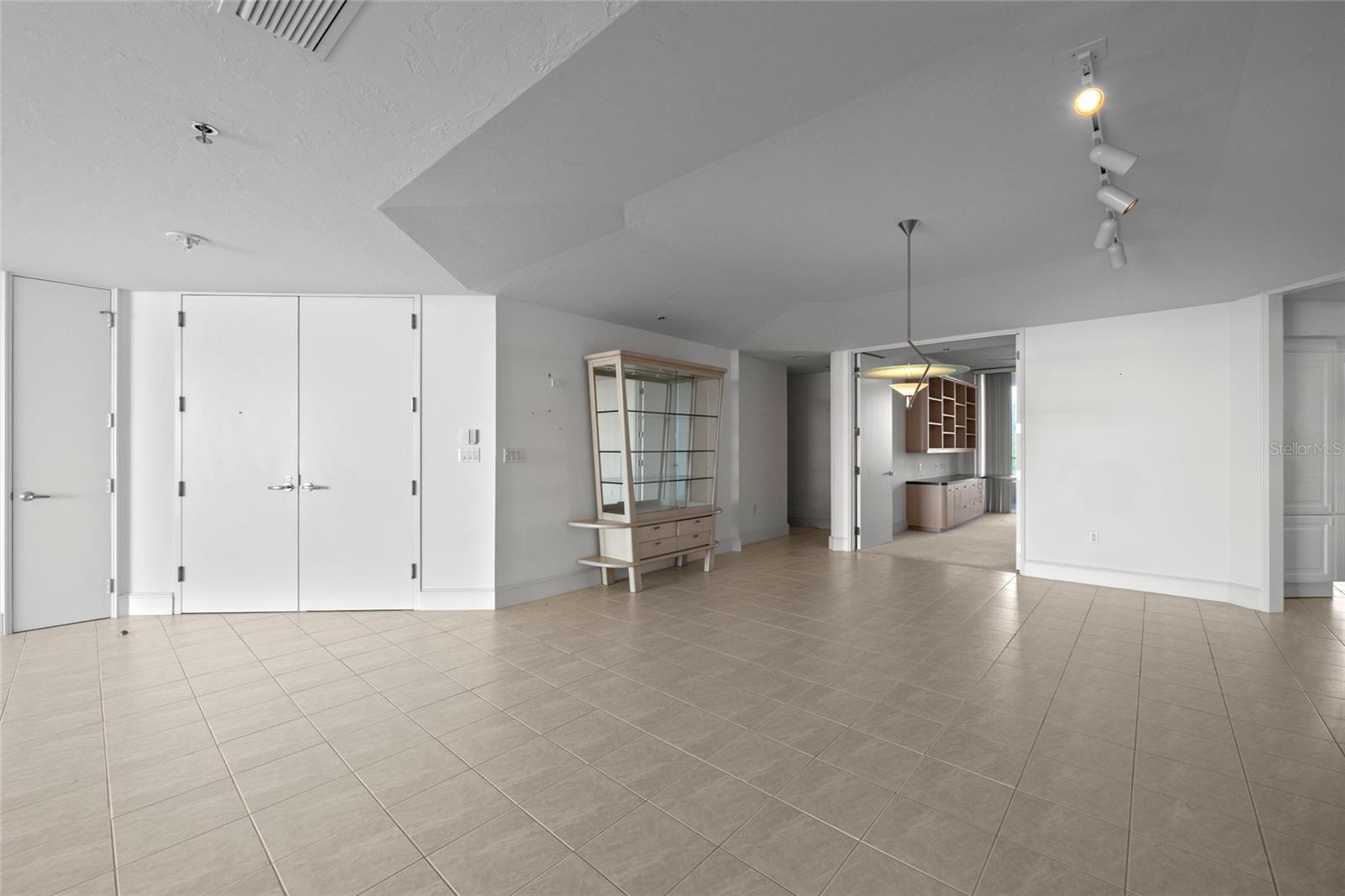 GRAND BAY 1 - Residential