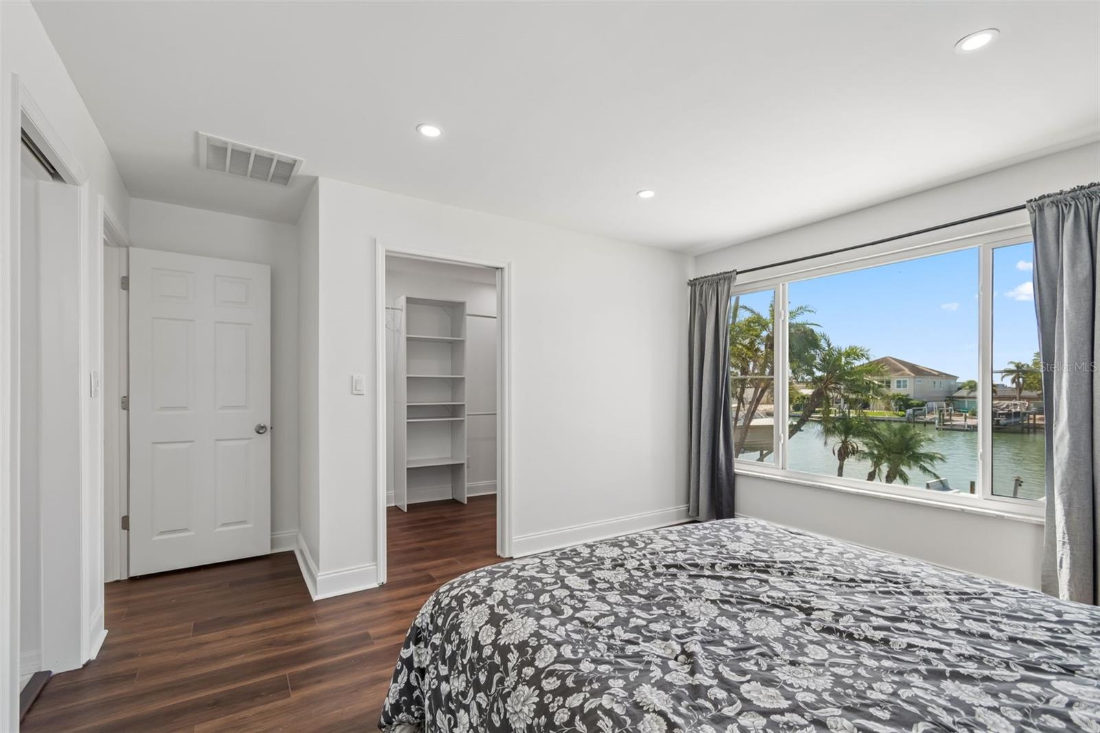 CAPRI ISLE - Residential