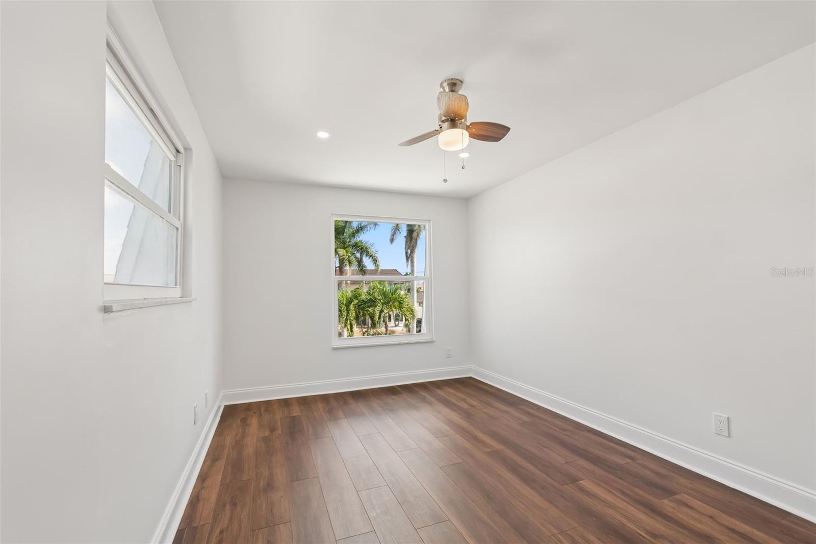 CAPRI ISLE - Residential