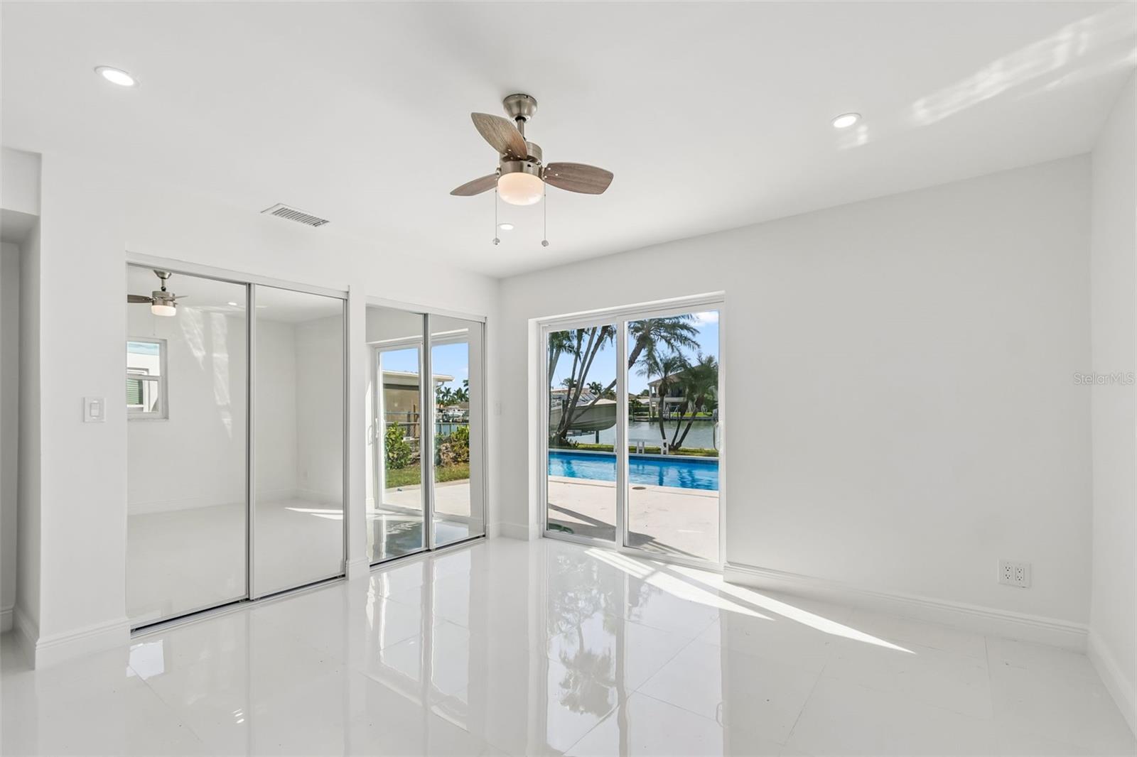 CAPRI ISLE - Residential