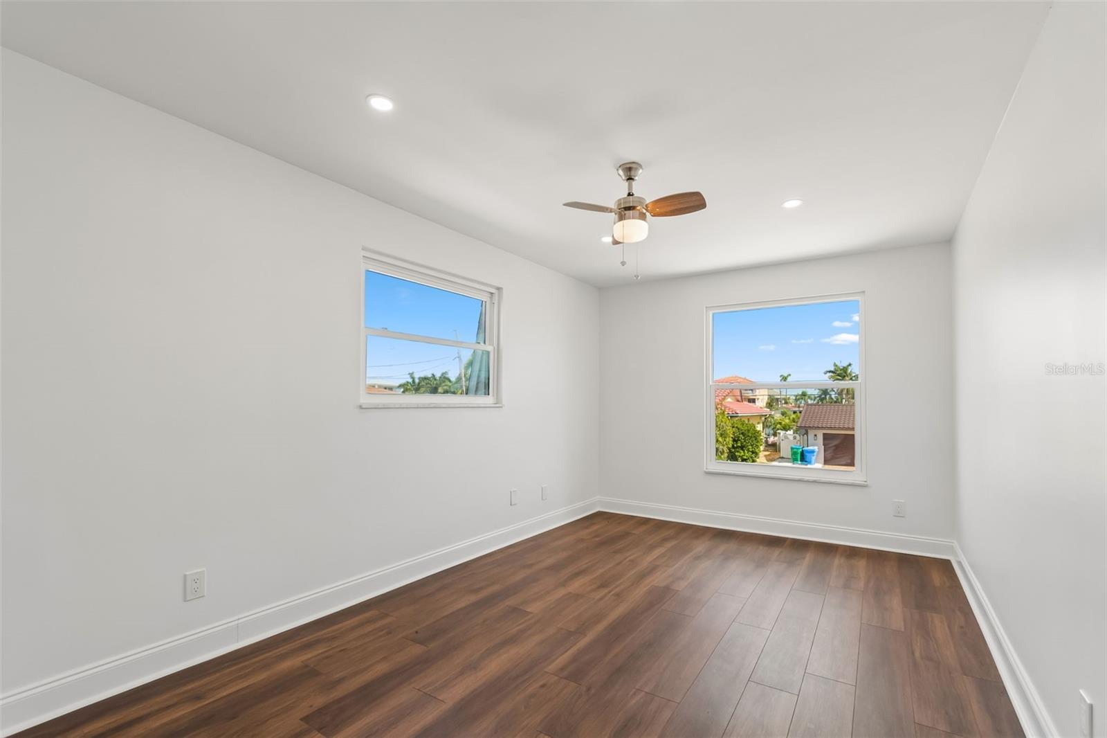CAPRI ISLE - Residential