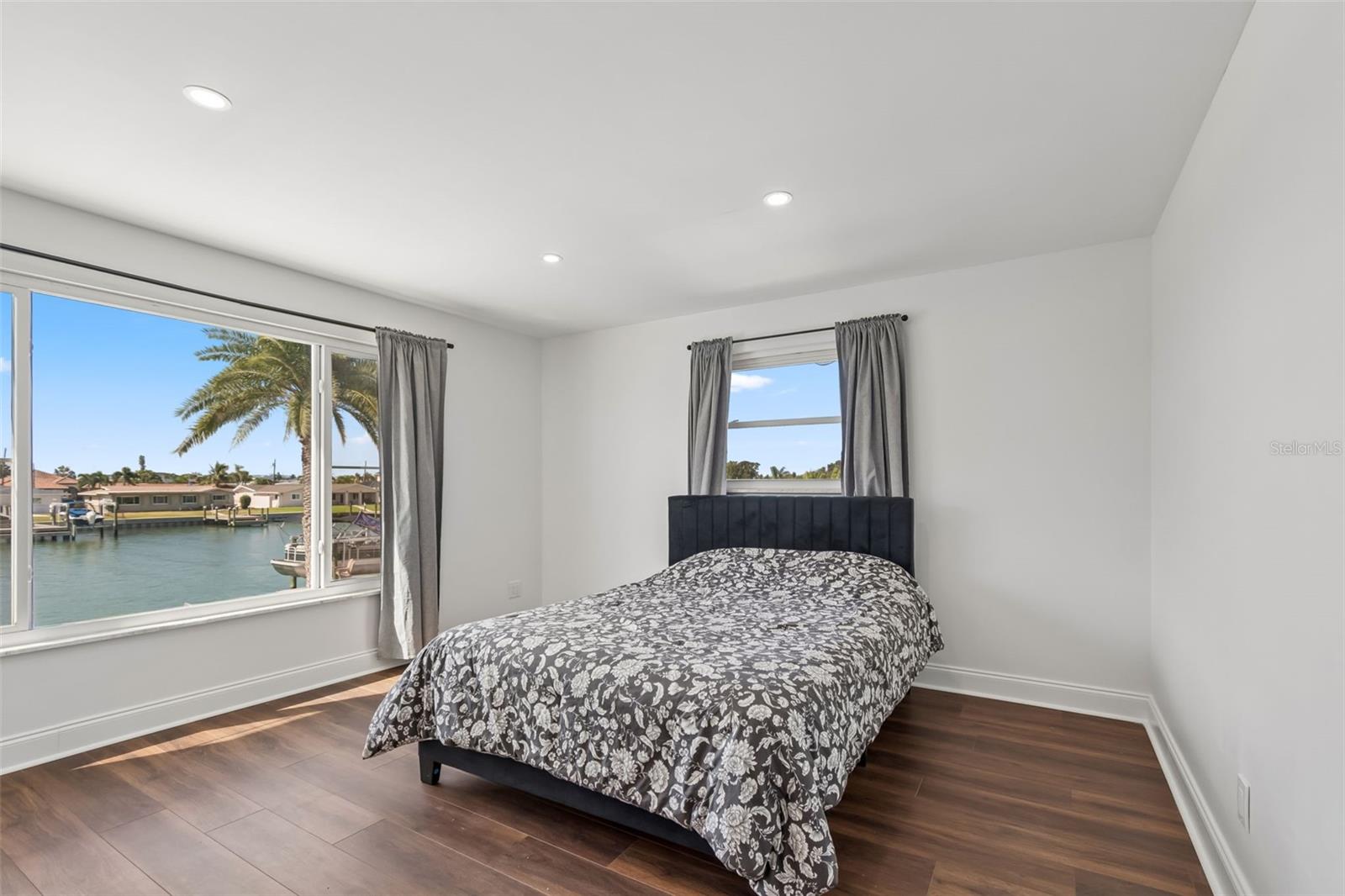 CAPRI ISLE - Residential