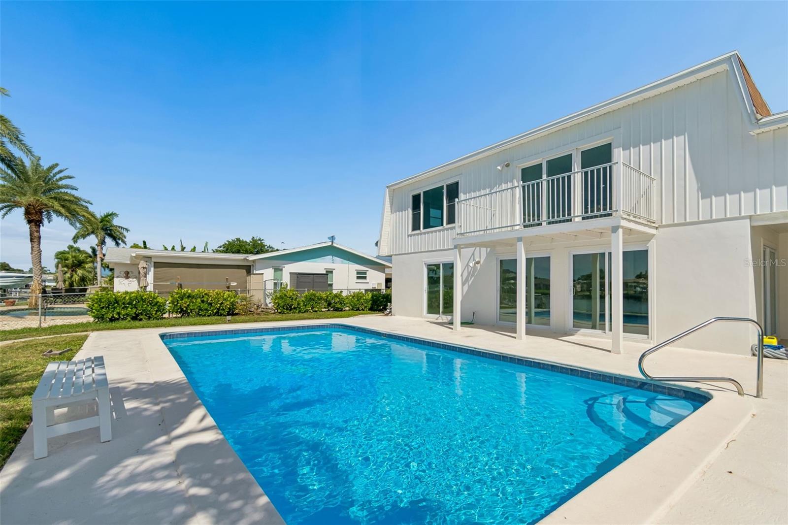 CAPRI ISLE - Residential