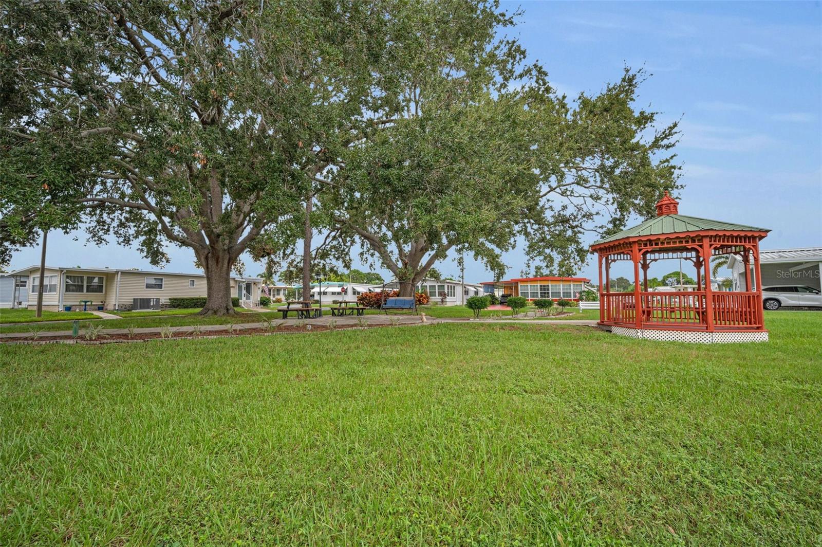 HOLIDAY SHORES MOBILE PARK UNREC - Residential