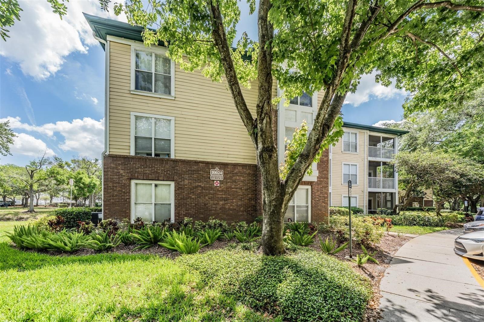 Charming first-floor 1 bedroom, 1 bathroom condo located in the gated community of The Landings of Tampa in desirable Greater Carrollwood. This well-maintained unit features a kitchen that overlooks the spacious living room, complete with a breakfast bar and all appliances included. The large living room offers sliding glass doors that lead to a screened lanai with peaceful views of the pond and surrounding trees. The primary bedroom includes two closets, including a generous walk-in closet, while the updated bathroom and convenient in-unit washer/dryer closet add to the home’s functionality. Laminate flooring and upgraded fixtures and ceiling fans are featured throughout. Residents enjoy access to resort-style amenities including two scenic fountain lakes, a clubhouse, pool and Jacuzzi, fitness center, sand volleyball court, two tennis courts, picnic areas, car wash station, and valet trash service. Ideally located near Dale Mabry Hwy, Gunn Hwy, and the Veterans Expressway, with easy access to shopping, dining, and entertainment.