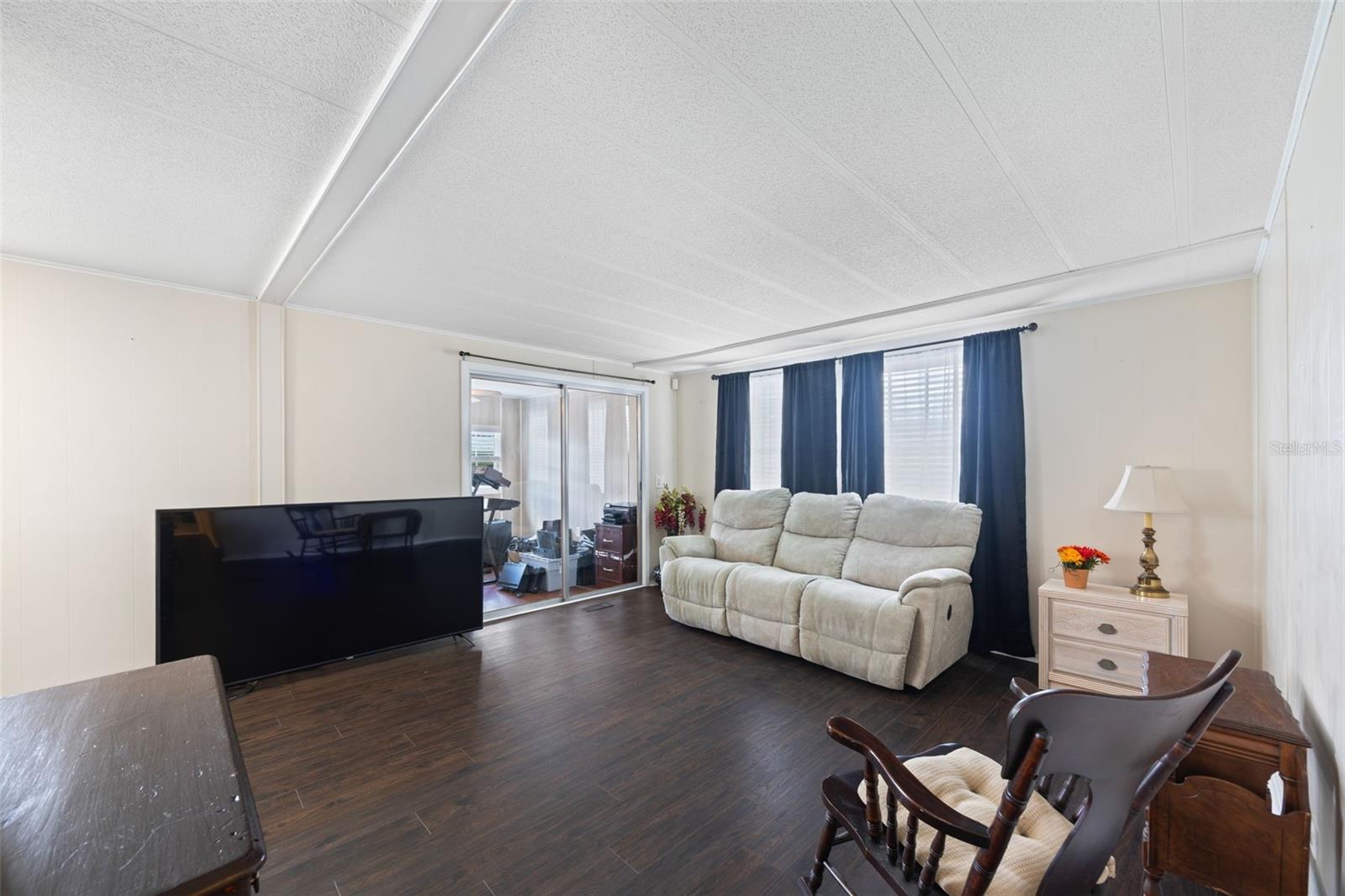 LAKESHORE VILLAS - Residential