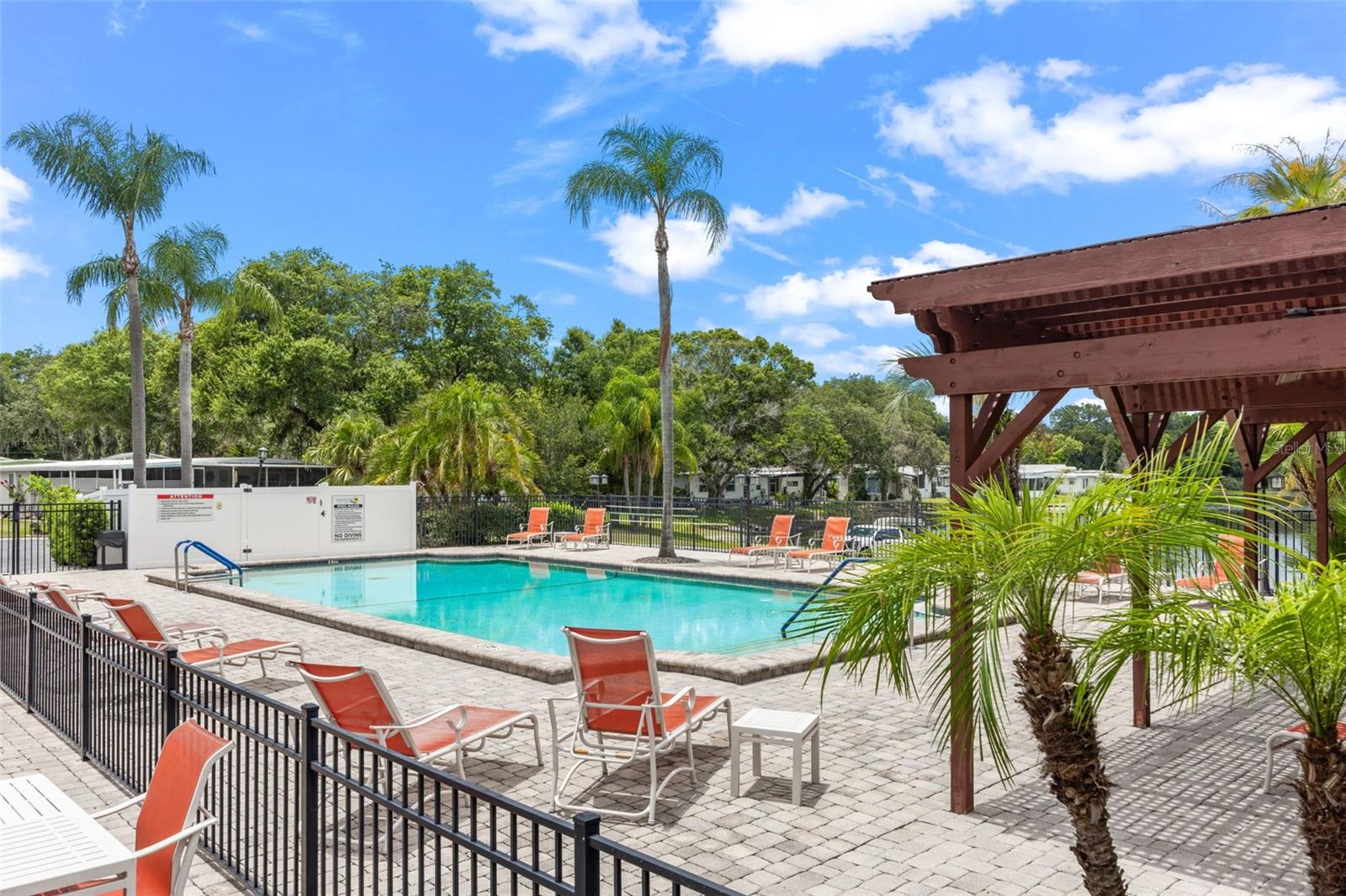 LAKESHORE VILLAS - Residential