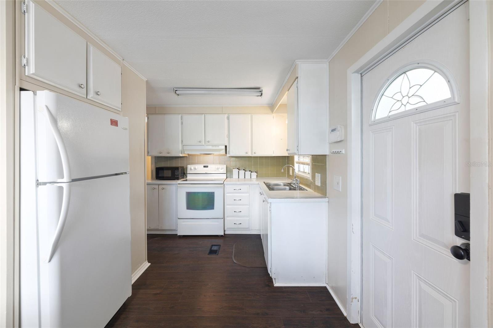 LAKESHORE VILLAS - Residential