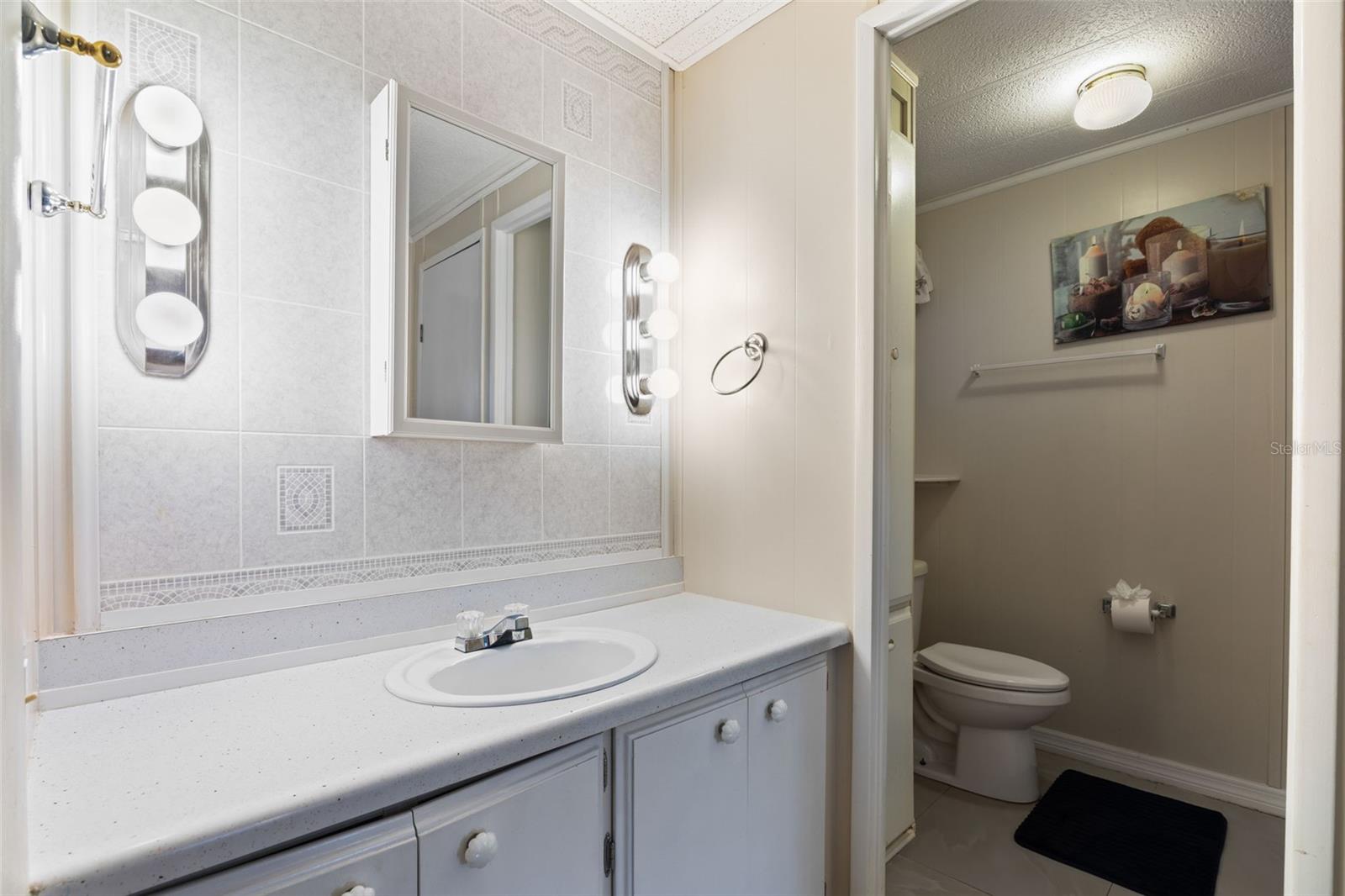 LAKESHORE VILLAS - Residential