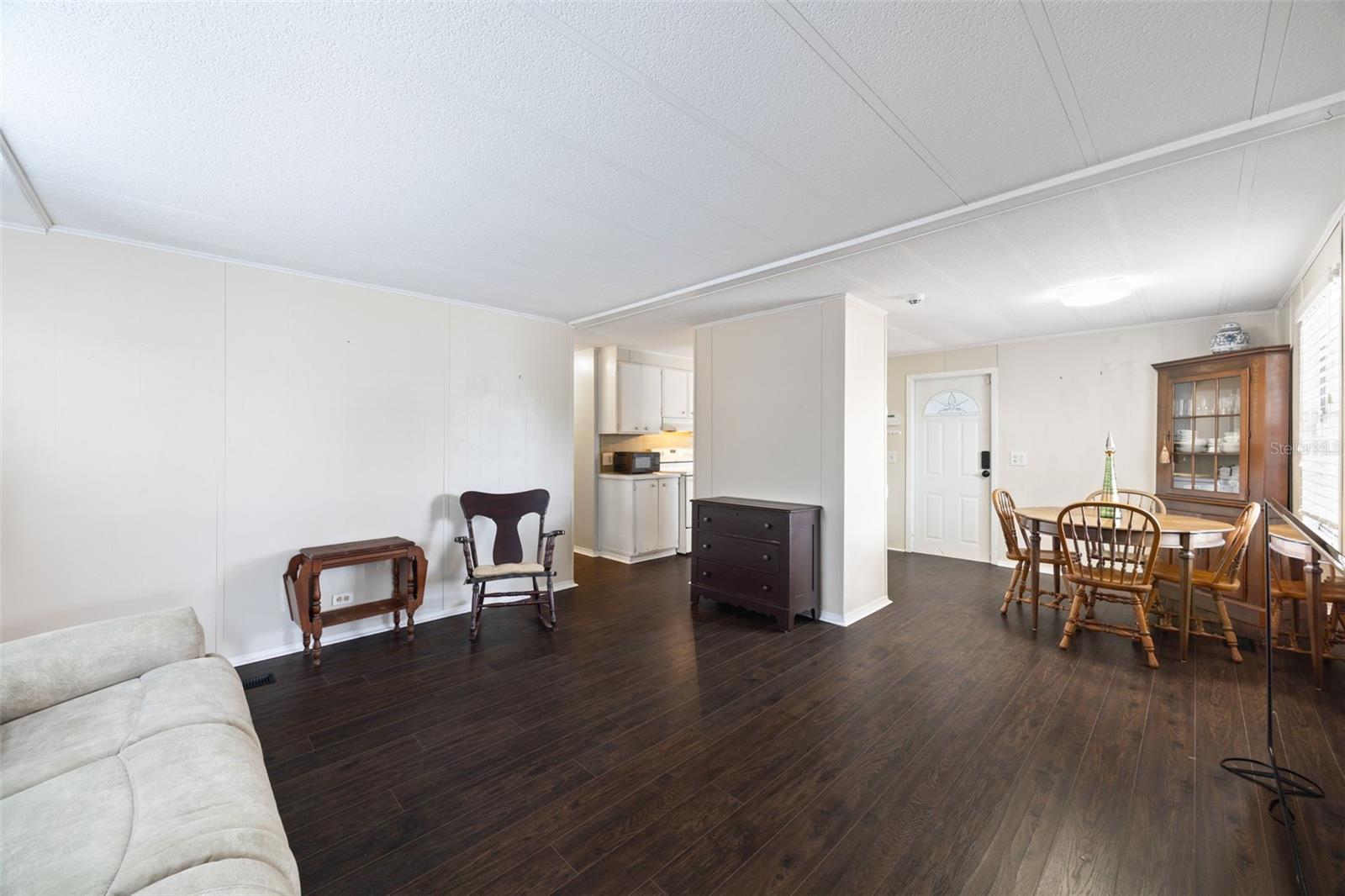 LAKESHORE VILLAS - Residential