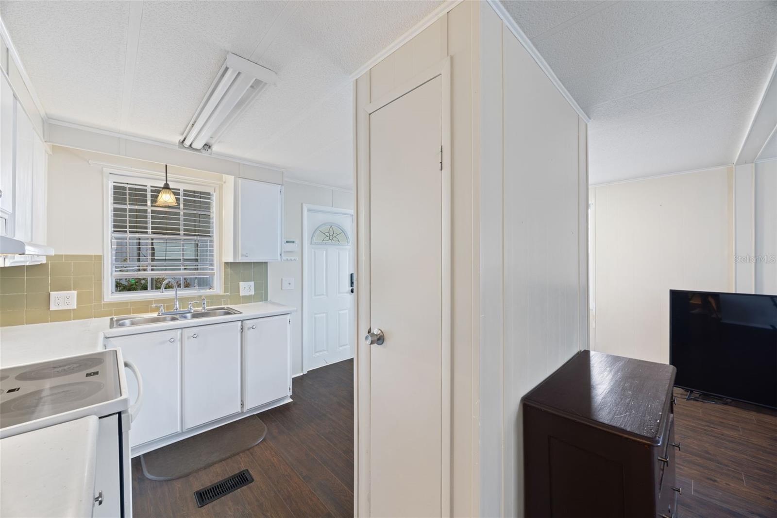 LAKESHORE VILLAS - Residential