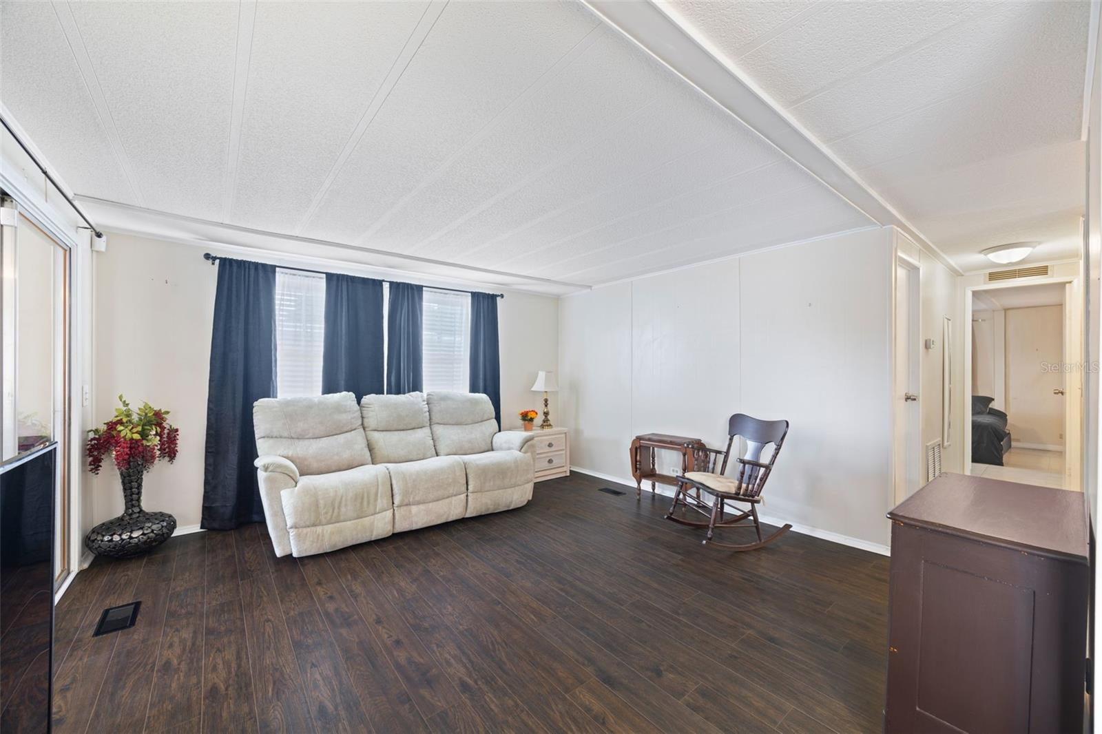LAKESHORE VILLAS - Residential