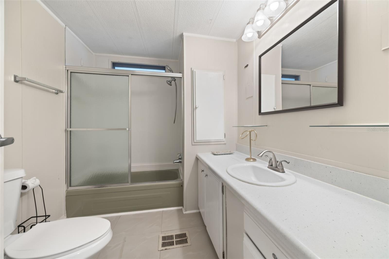 LAKESHORE VILLAS - Residential