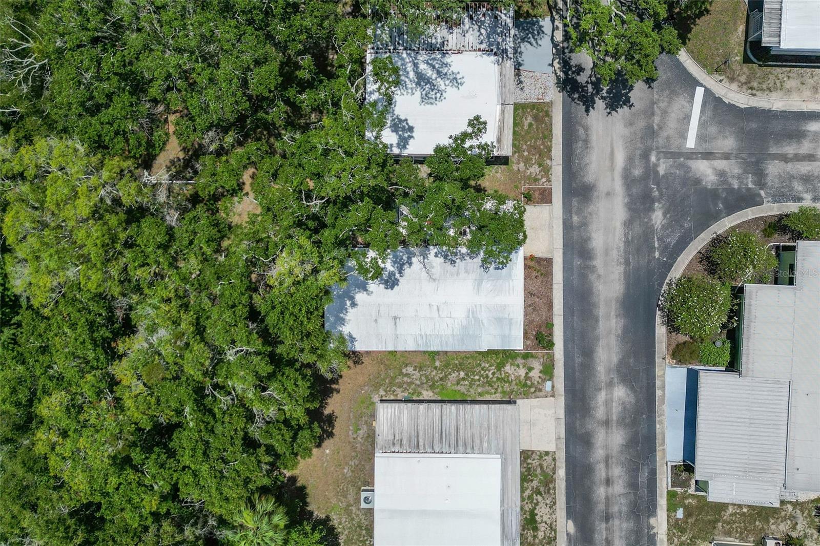LAKESHORE VILLAS - Residential