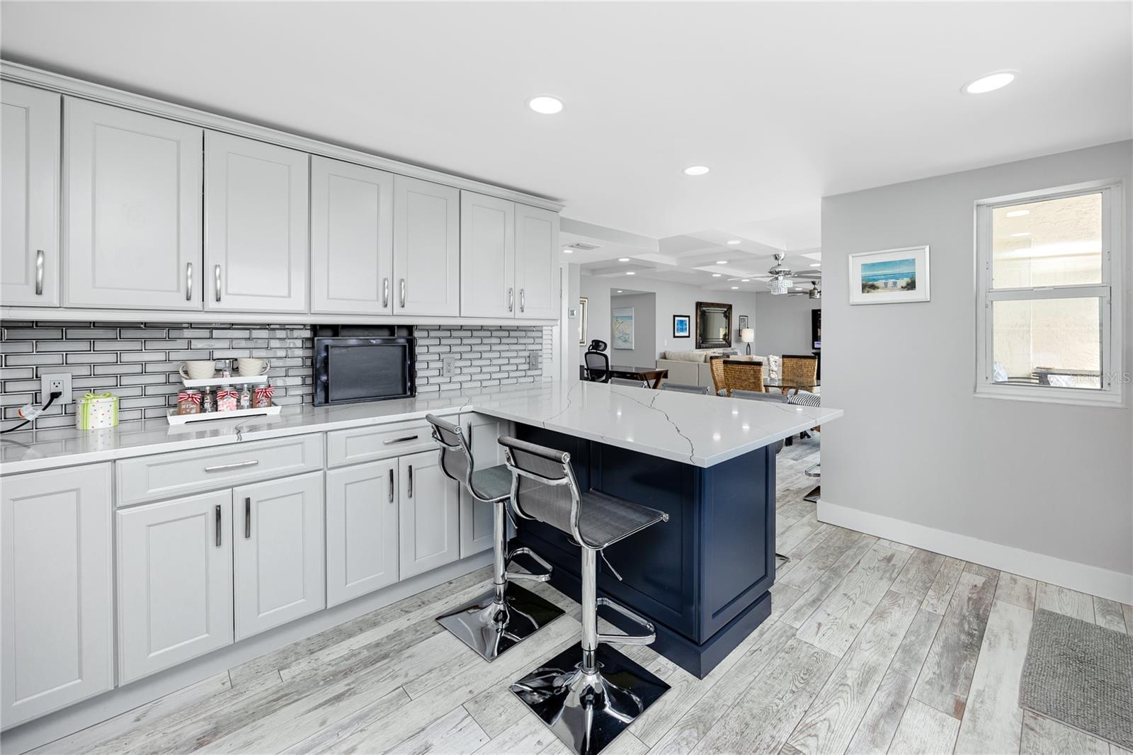 736 ISLAND WAY CONDO - Residential