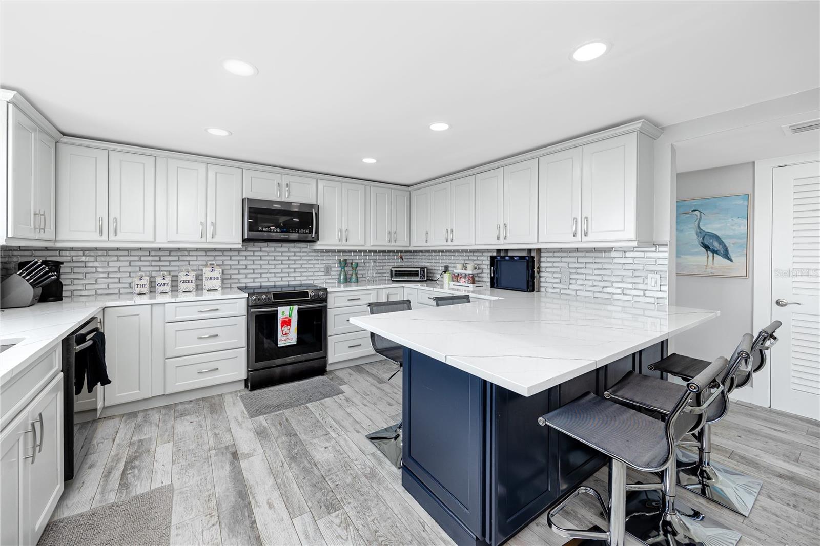 736 ISLAND WAY CONDO - Residential